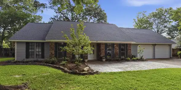 Image 2: 222 Greenfield Pl-2