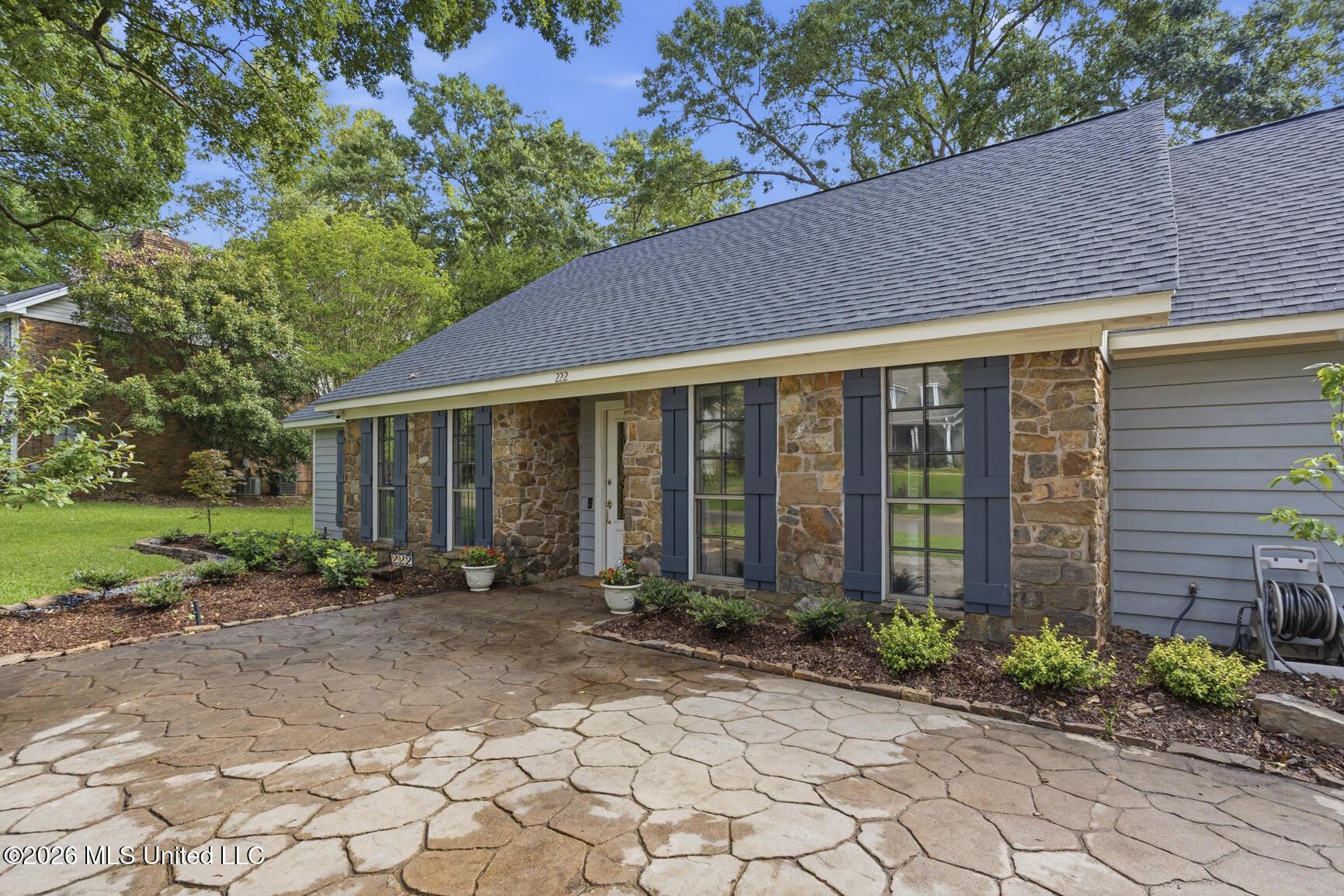 Image 3: 222 Greenfield Pl-3