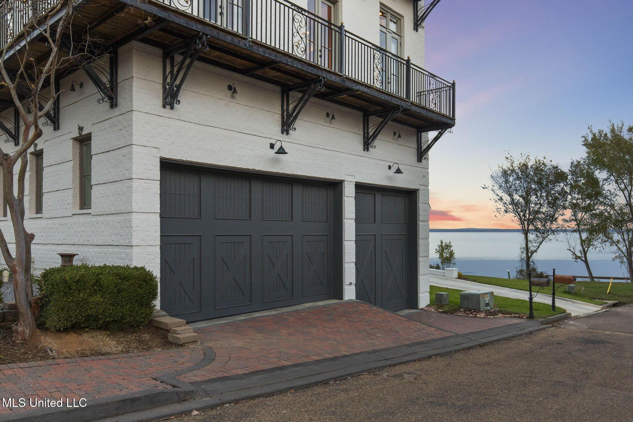 Image 2: 4-web-or-mls-104 Galvez-4