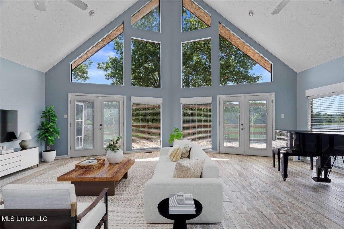 Image 3: 50-Living Room00002