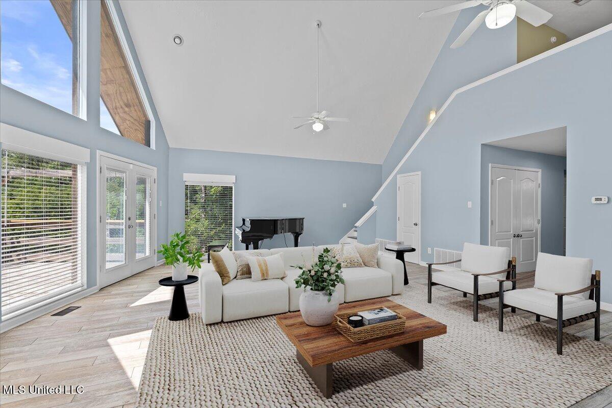 Image 4: 51-Living Room00003