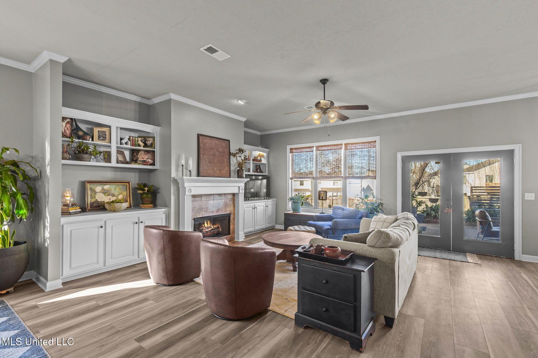 Image 4: 11-web-or-mls-1404 Windrose-11
