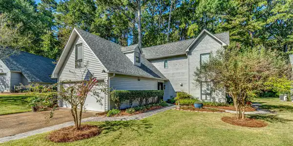 204 Waterwood Drive W