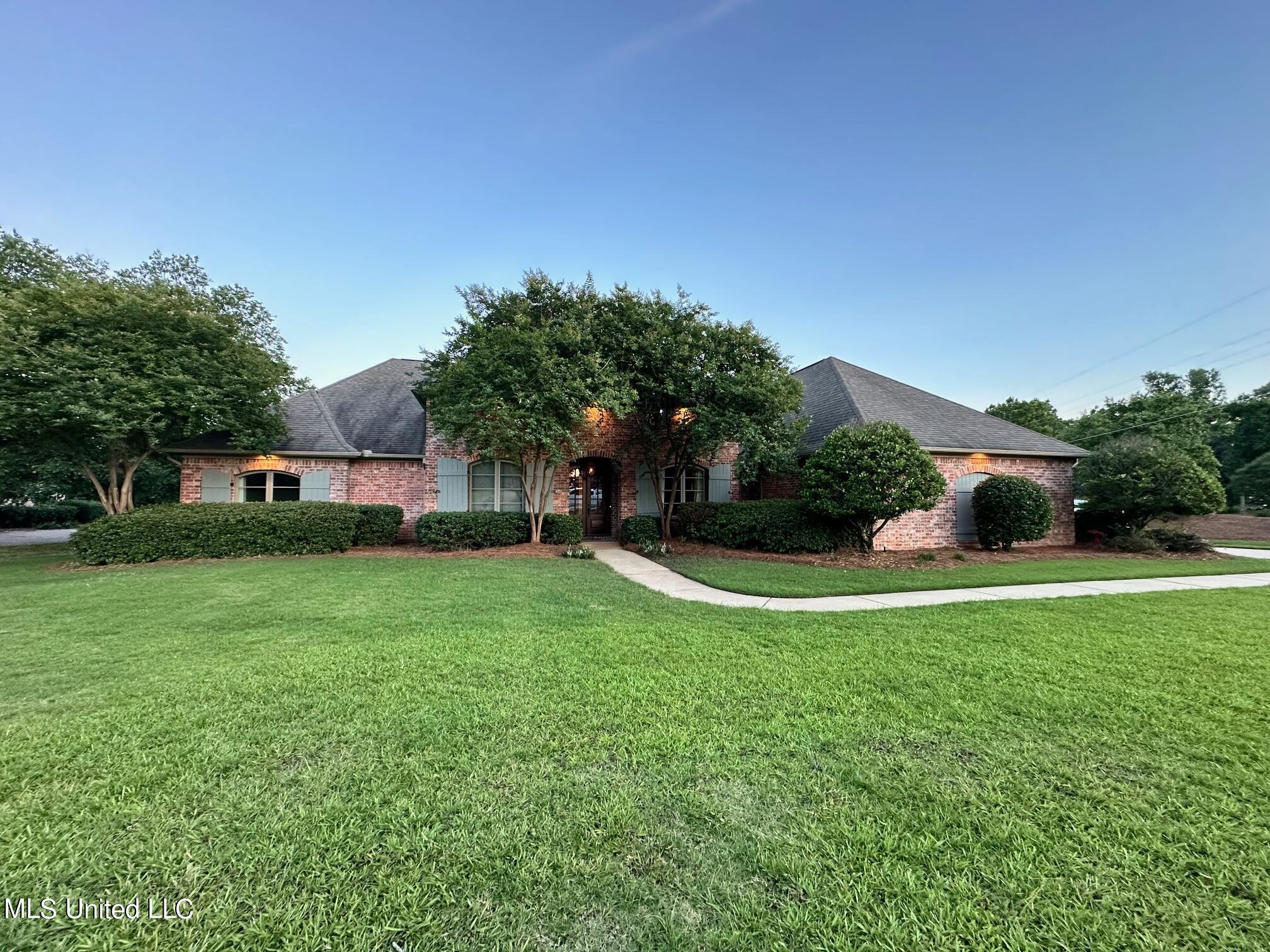 Image 1: FRONT 159 BEAUFORT