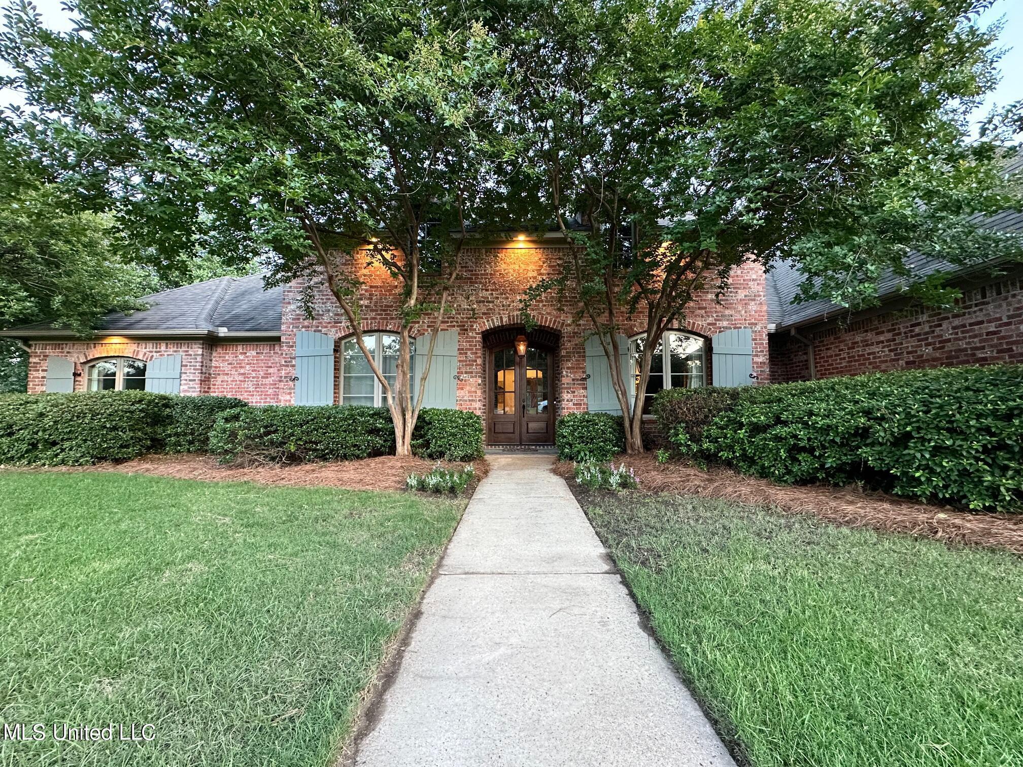 Image 2: FRONT DOOR 159 BEAUFORT