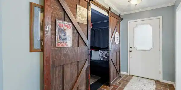 Image 3: Foyer