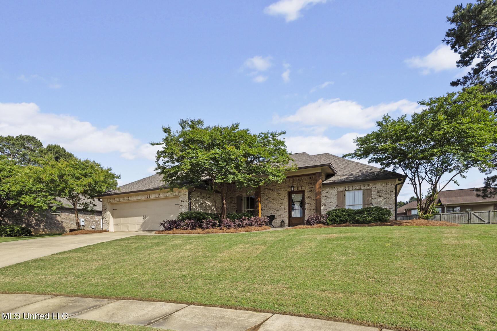 Image 3: 117 Hampton Pl-2