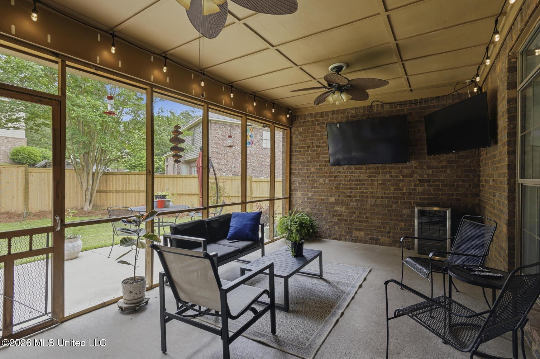 Image 2: Excellent Outdoor Living Space