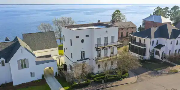 Image 2: 75-web-or-mls-104 Galvez-75