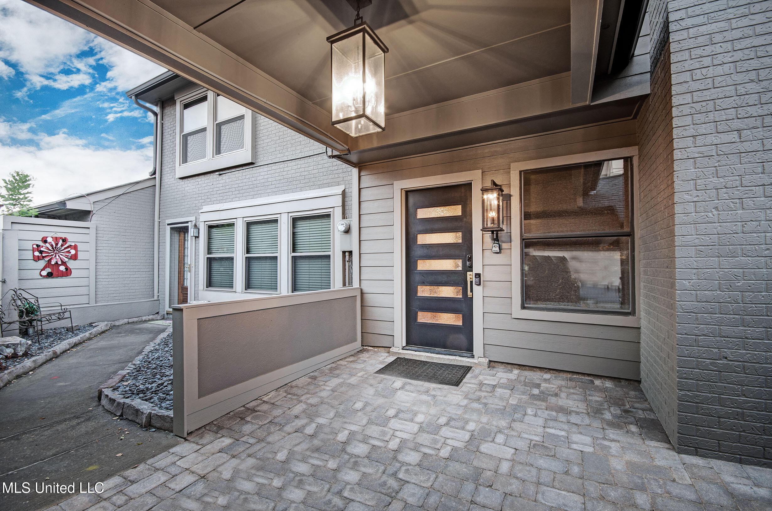 Image 1: 92 Breakers Ln