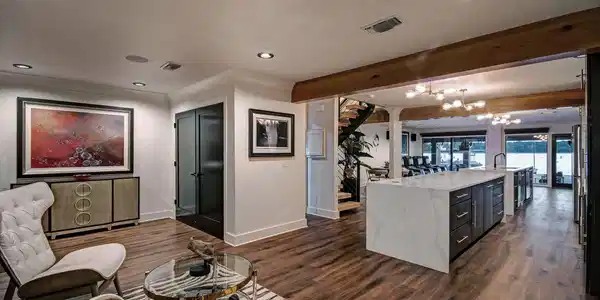 Image 4: 4