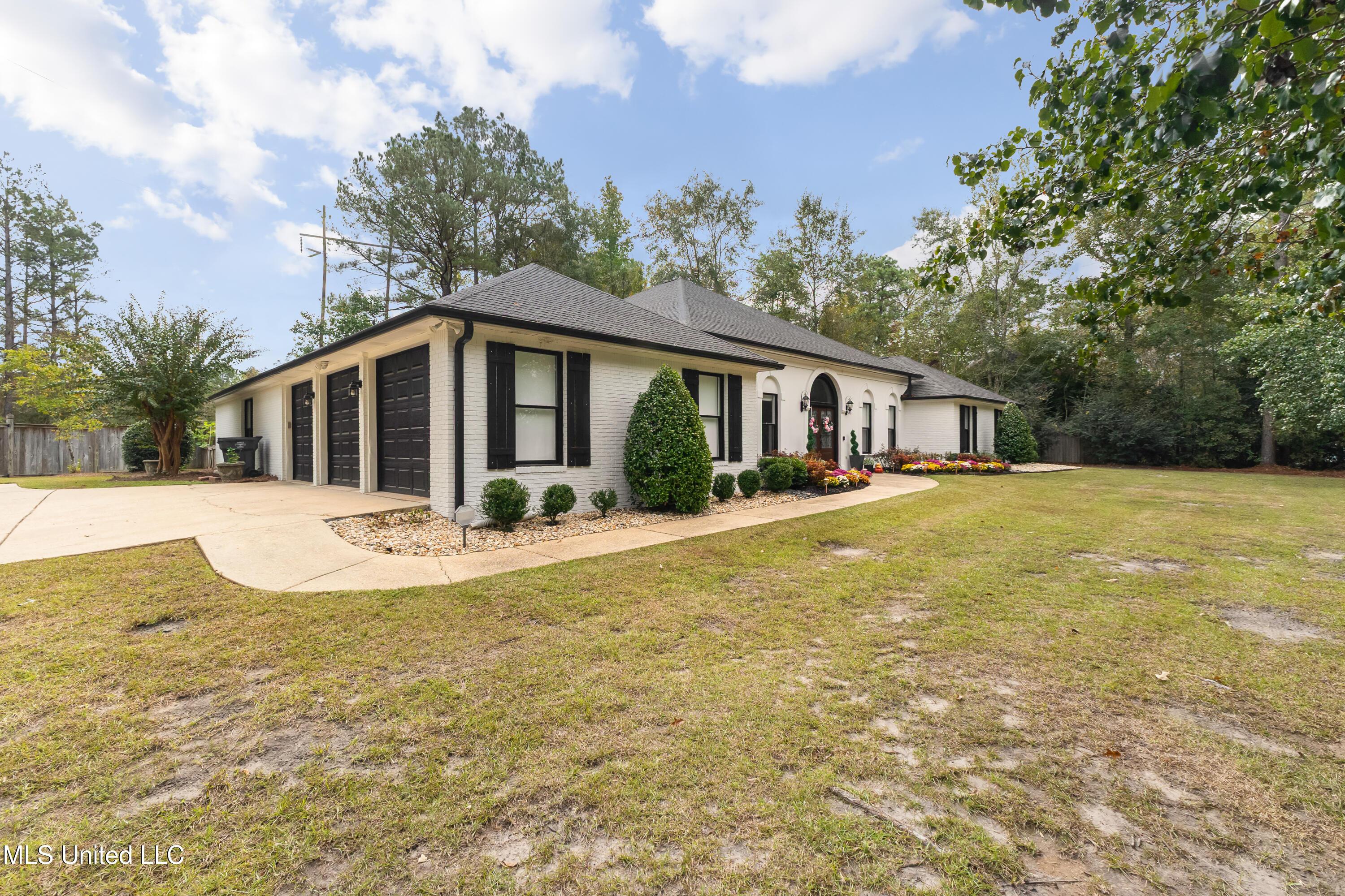 Image 3: 49_Canebrake_Blvd-3