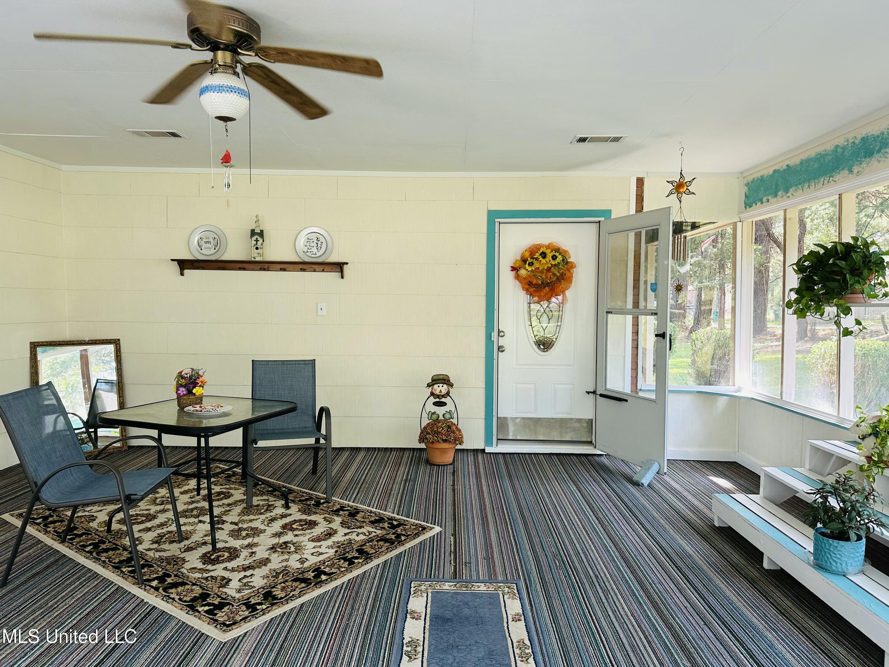 Image 3: Sunroom