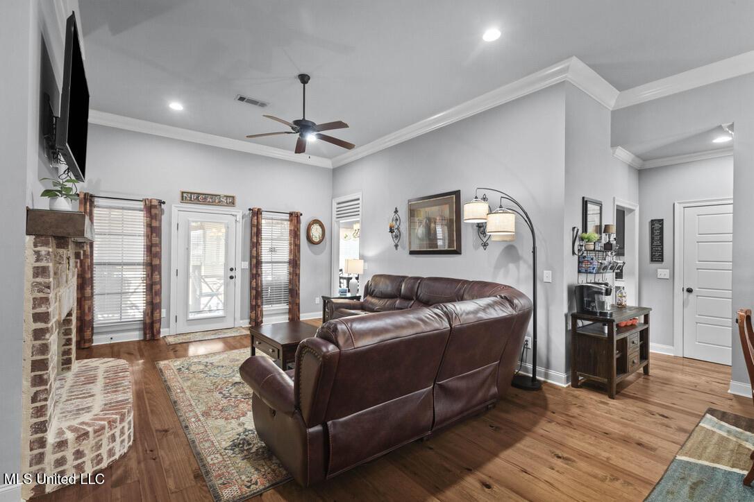 Image 2: 606D01C5-A957-4327-86BB-1F187E0E19B0_1_1