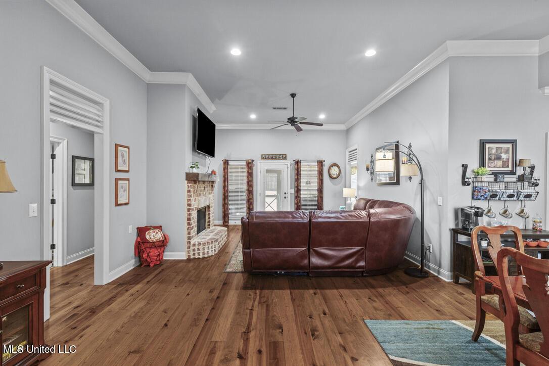 Image 3: 0BD62E4A-0C61-43F7-AF6E-5BDCBF138A07_1_1