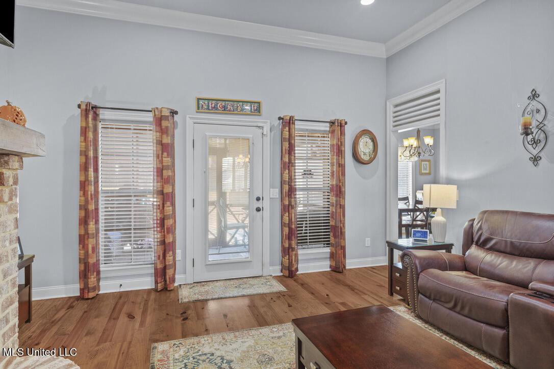 Image 4: EEE32668-DDDF-4D9D-A327-185249AC734D_1_1