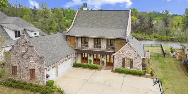 146 Peninsula Drive