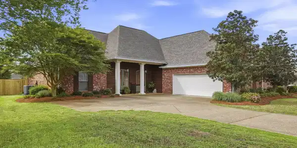 563 Eastside Cove