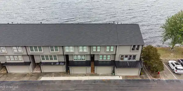 Image 2: 41 Breakers Lane drone-1