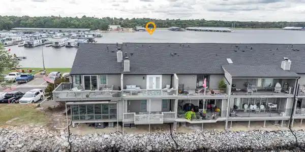 Image 3: 41 Breakers Lane drone-7b