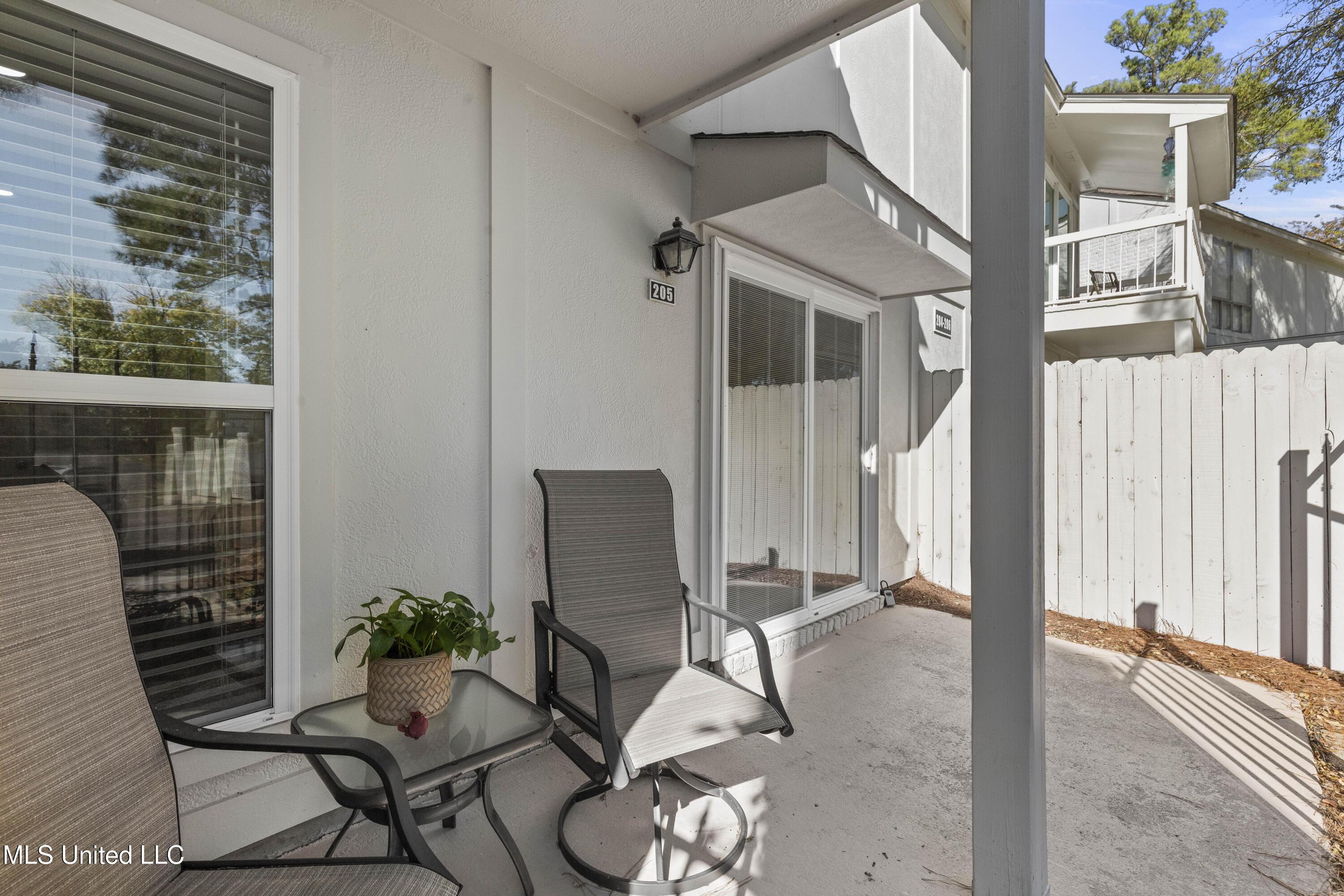 Image 2: Unit 205-8