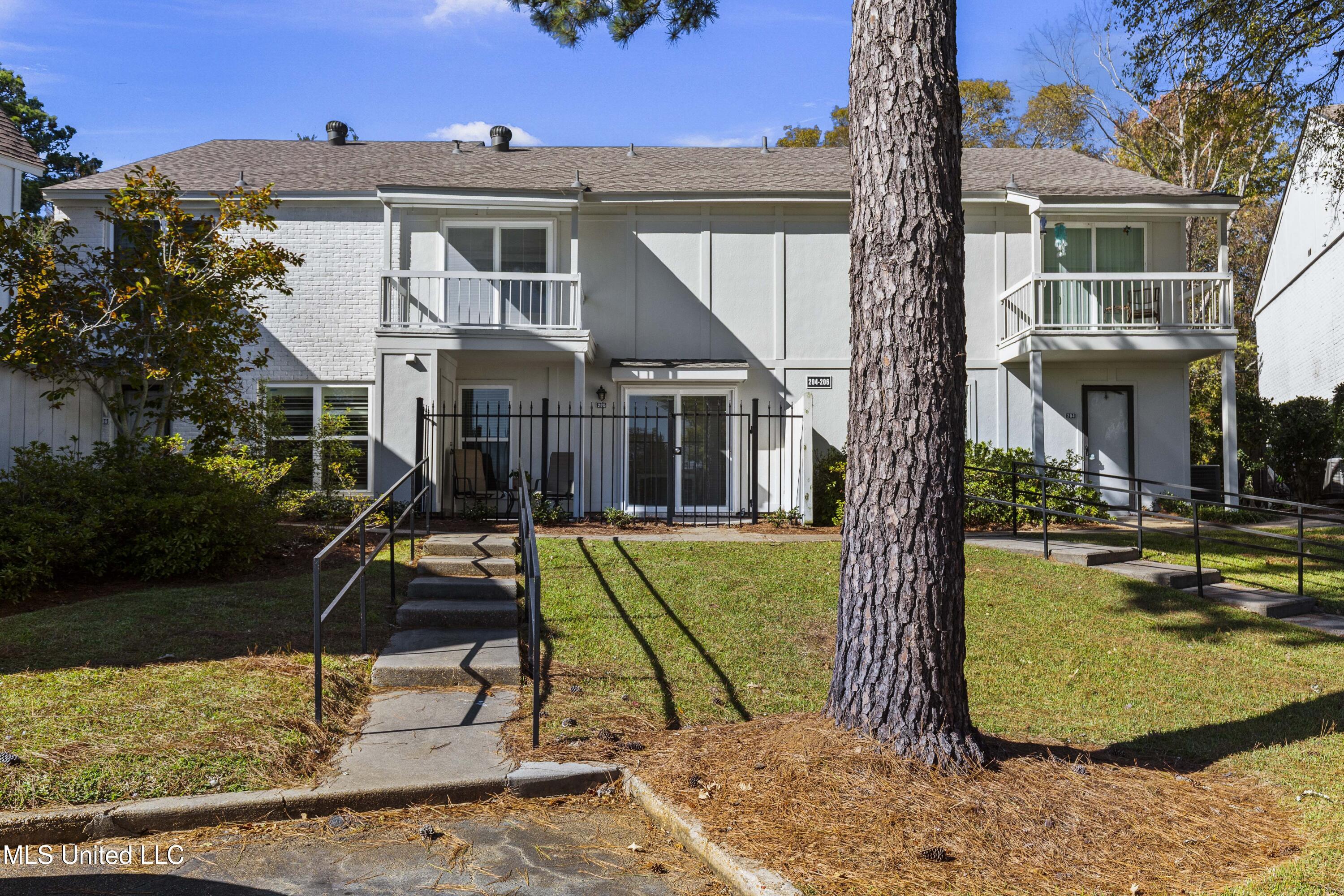 Image 3: Unit 205-1