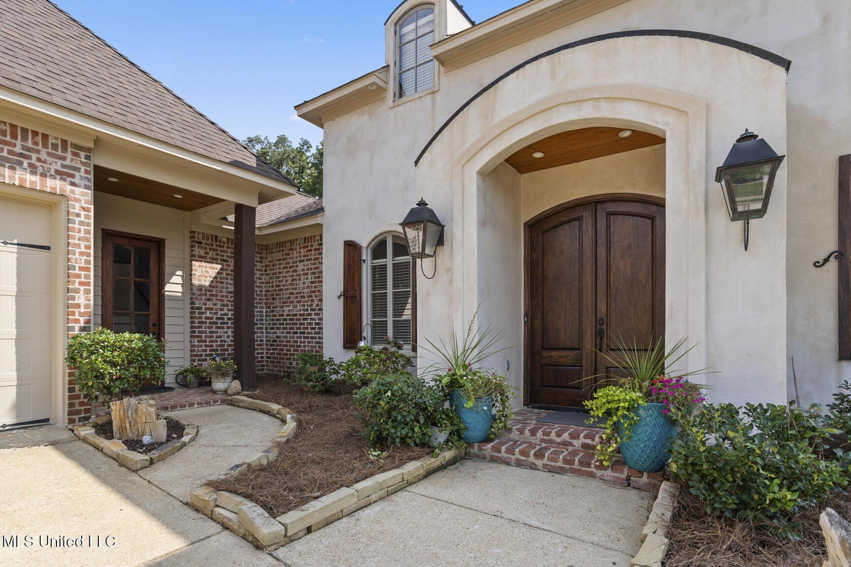 Image 3: Covered Front Porch Entry