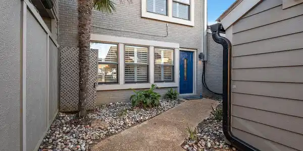 76 Breakers Lane