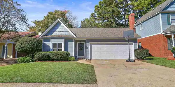 207 BRENHAVEN BLVD