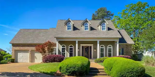 400 ROSES BLUFF DR
