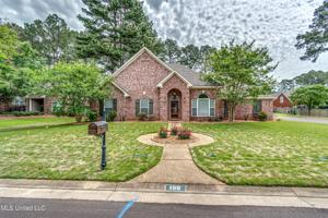 100 Red Oak Trail