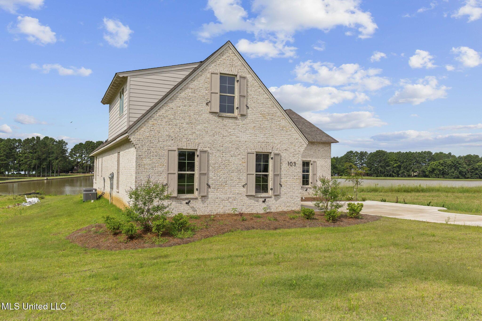 Image 3: 3-web-or-mls-103 Charleston Cv-3