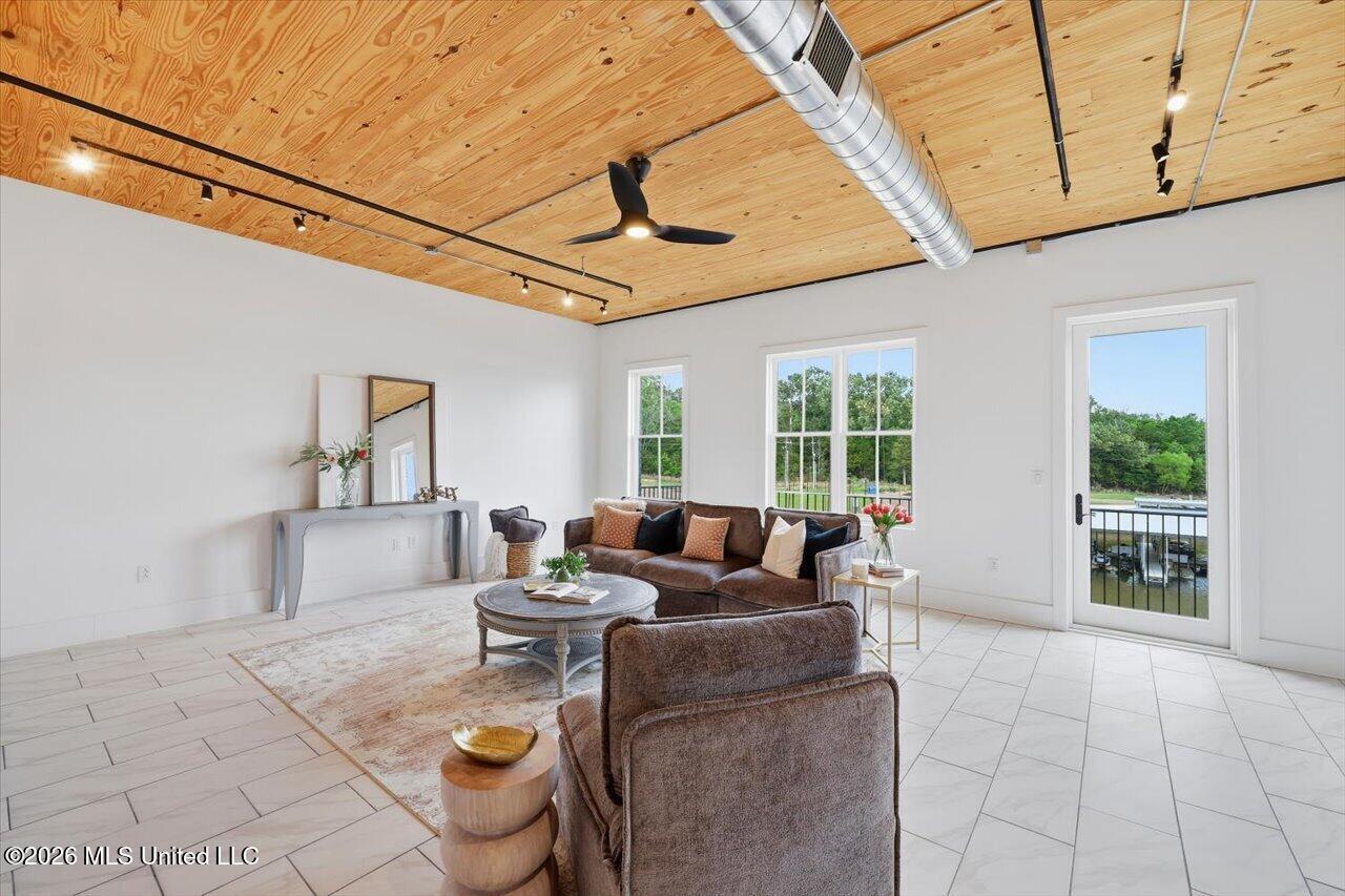 Image 2: 04-145 Republic St unit 431 _ Home Tours