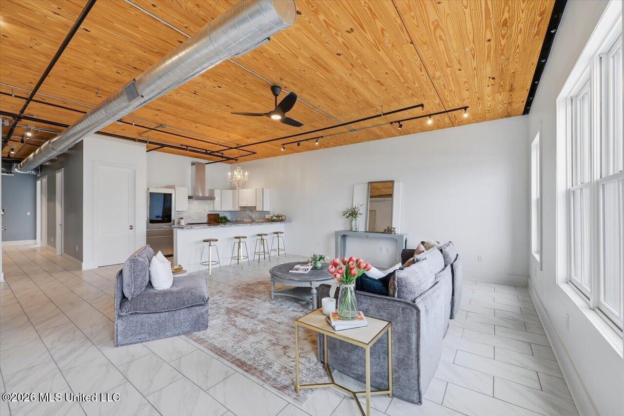 Image 3: 05-145 Republic St unit 431 _ Home Tours