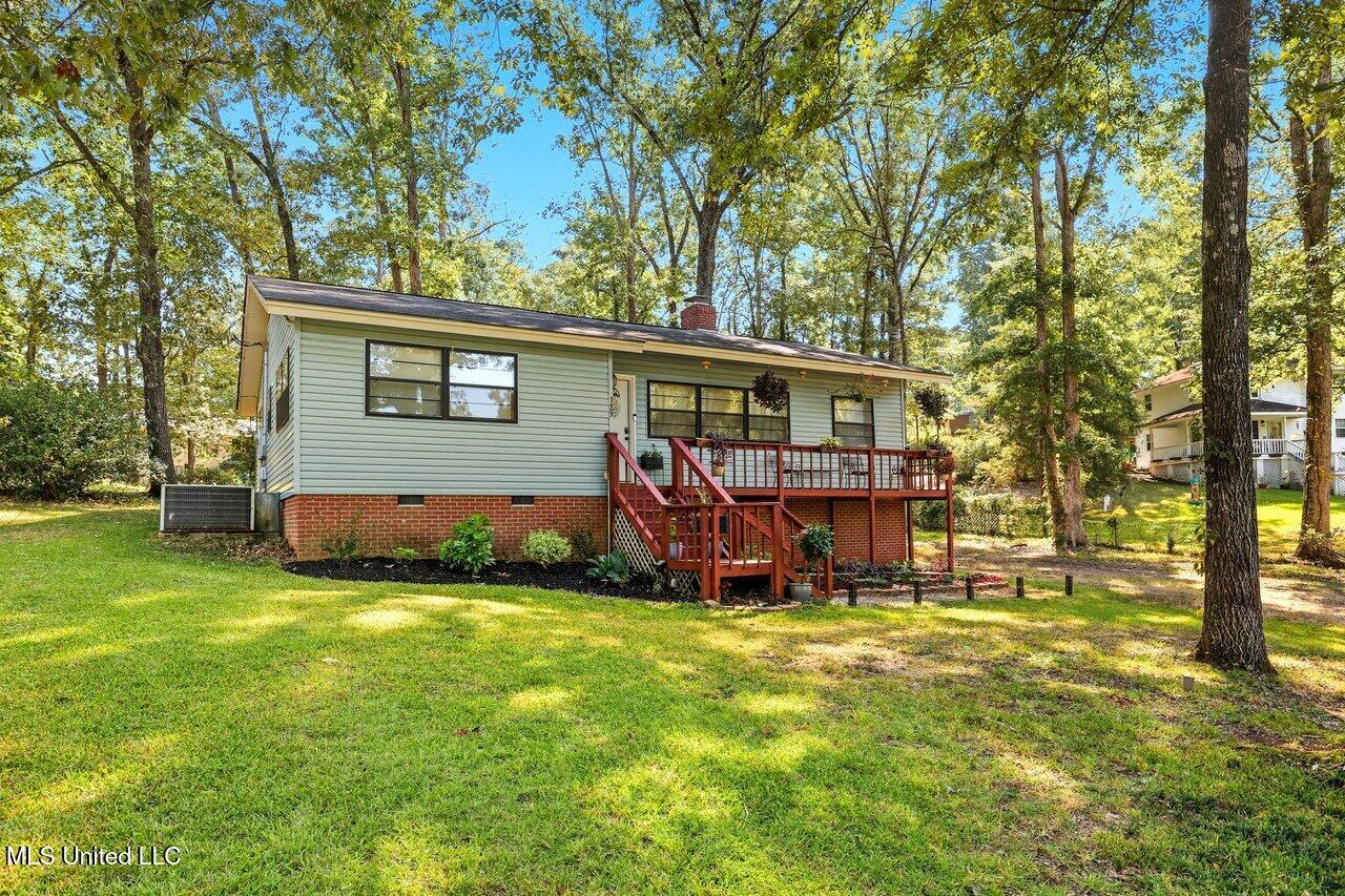 Image 2: 129 Camellia Cir Home Tours MS 2