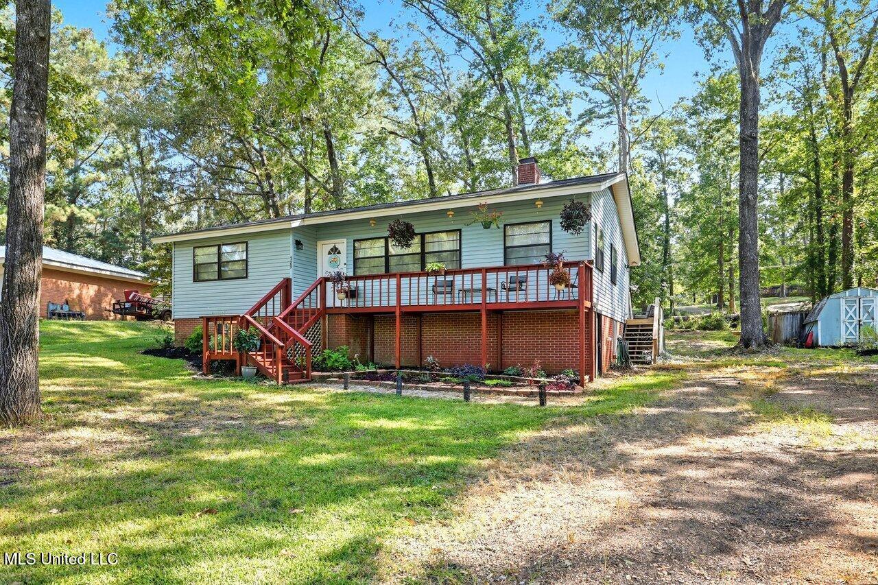 Image 3: 129 Camellia Cir Home Tours MS 3