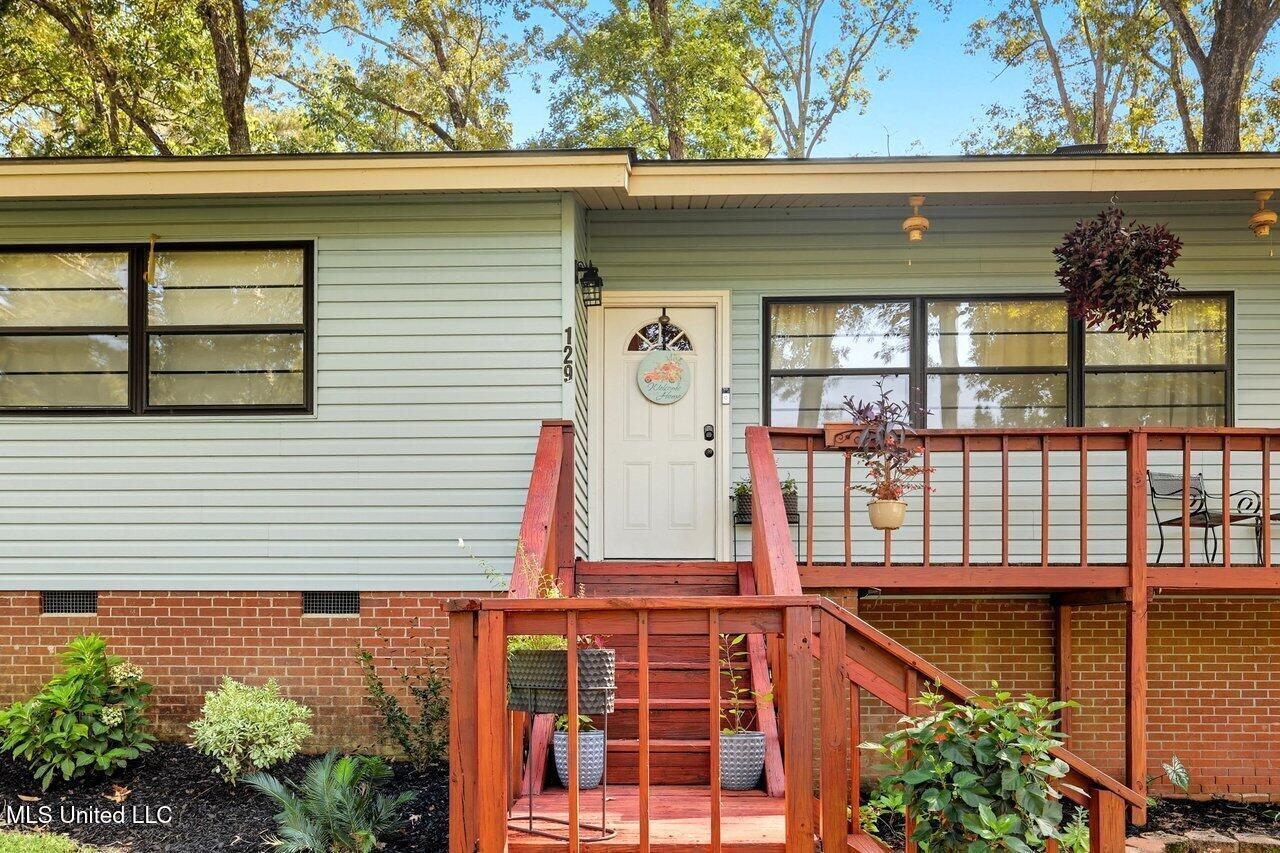 Image 4: 129 Camellia Cir Home Tours MS 4