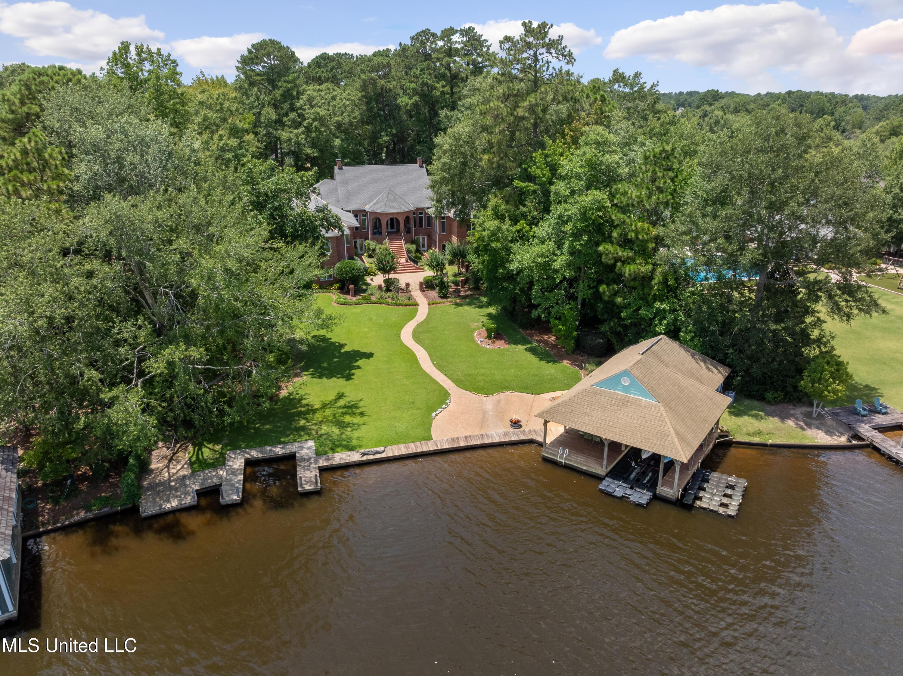 Image 1: 213_W_Canebrake_Blvd-90