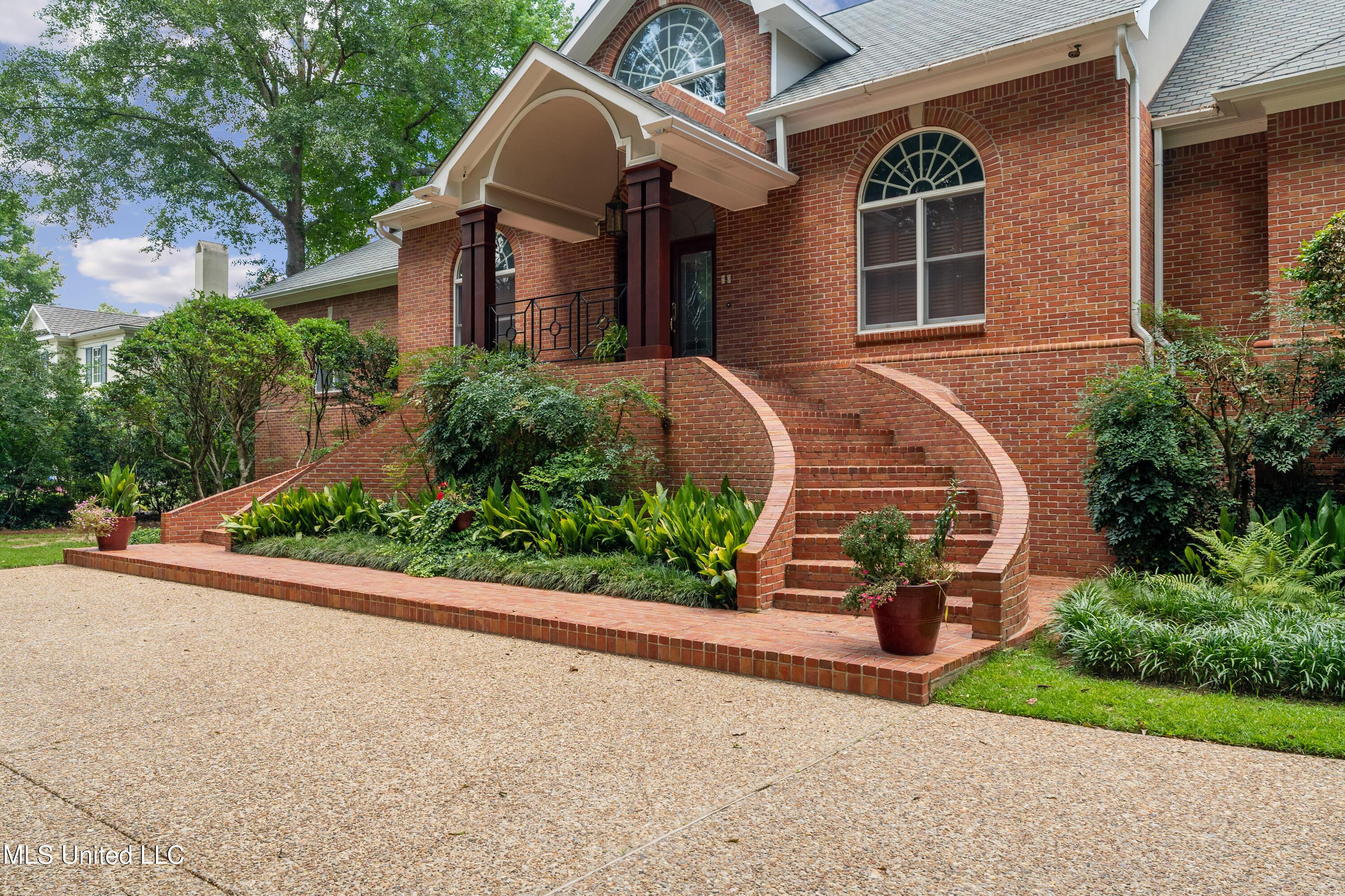 Image 4: 213_W_Canebrake_Blvd-7