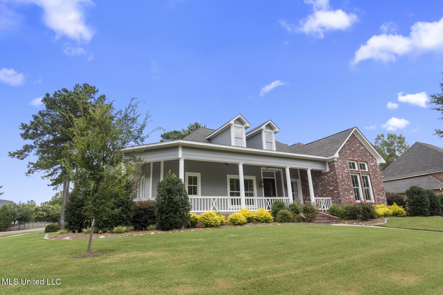 Image 3: Large Corner Lot