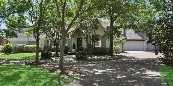 808 Hunters Bay