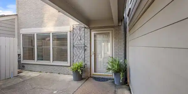 11 Breakers Lane