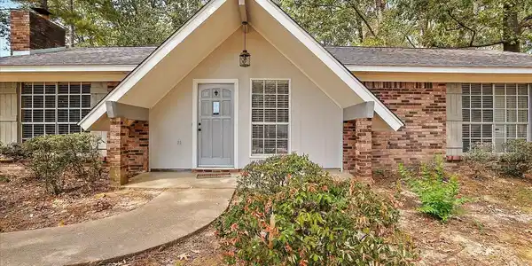 101 Lakeside Drive