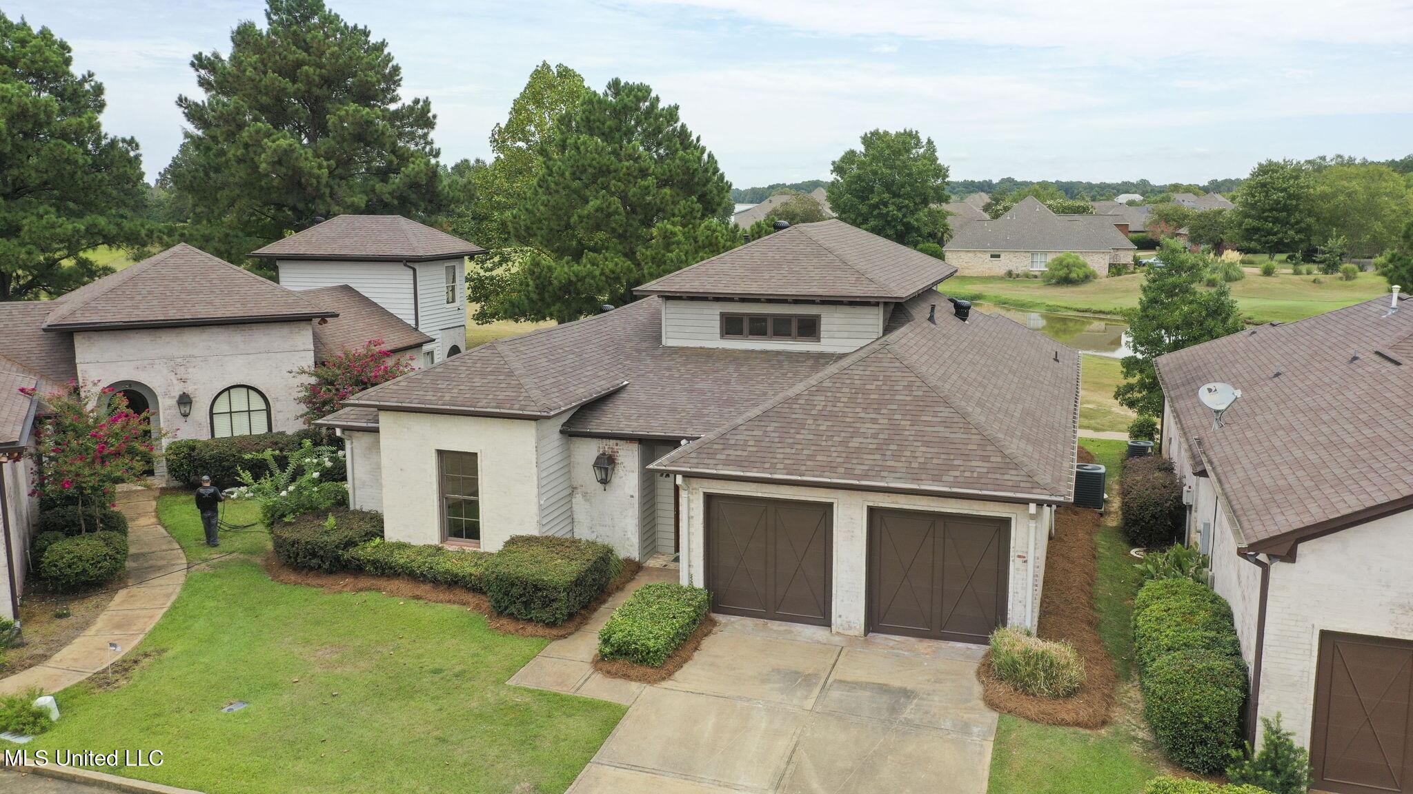 Image 2: 60-web-or-mls-284 Caroline-58