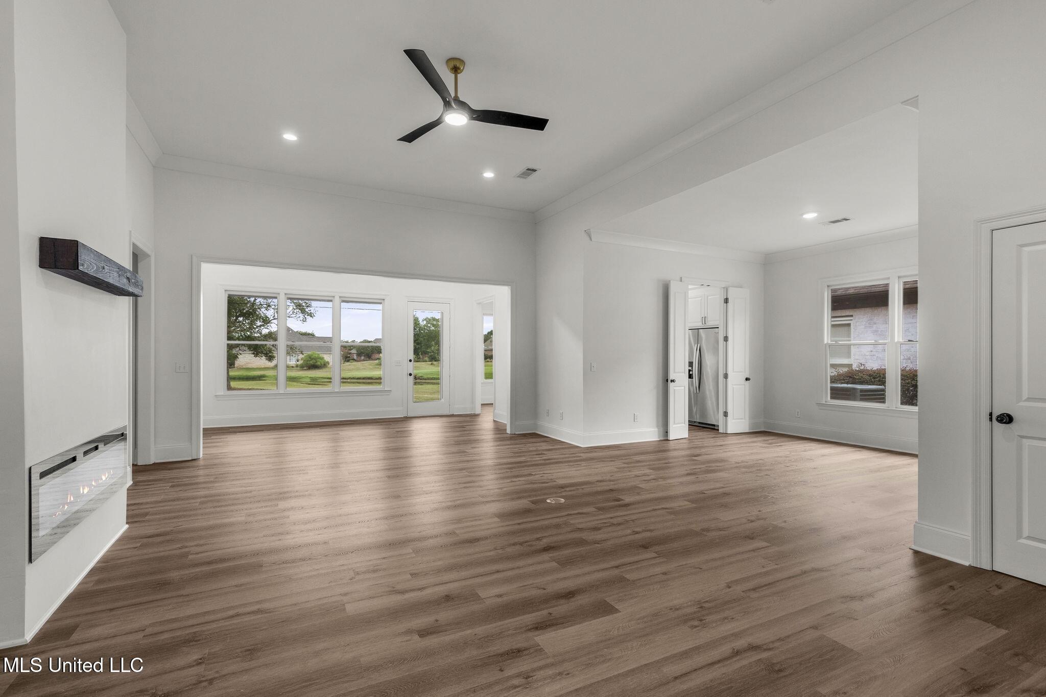 Image 4: 8-web-or-mls-284 Caroline-8
