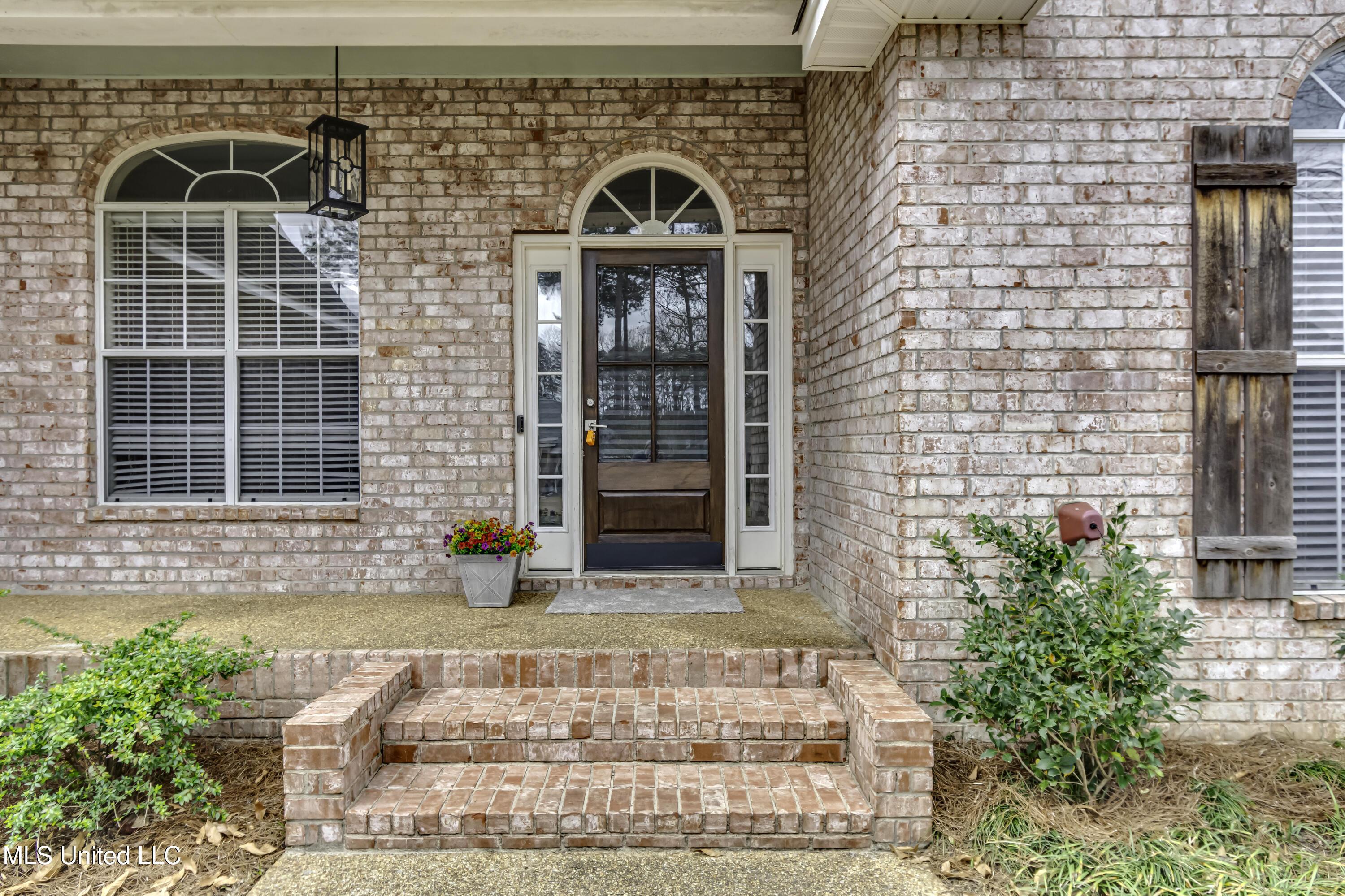 Image 3: 609 Hampshire Dr- - Copy