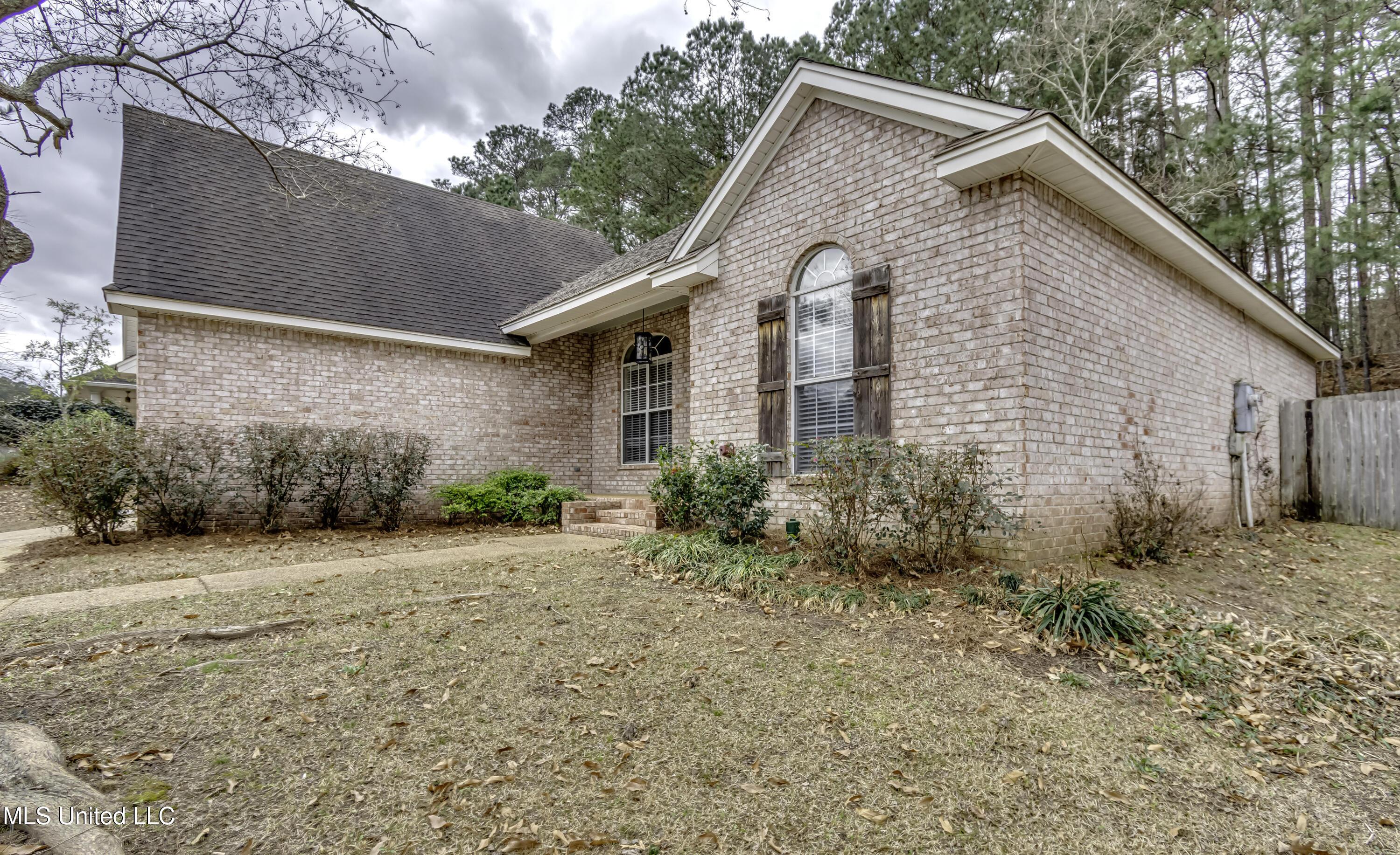Image 4: 609 Hampshire Dr--2 - Copy