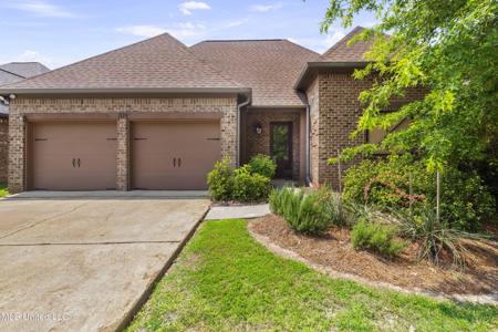 109 Hampton Chase