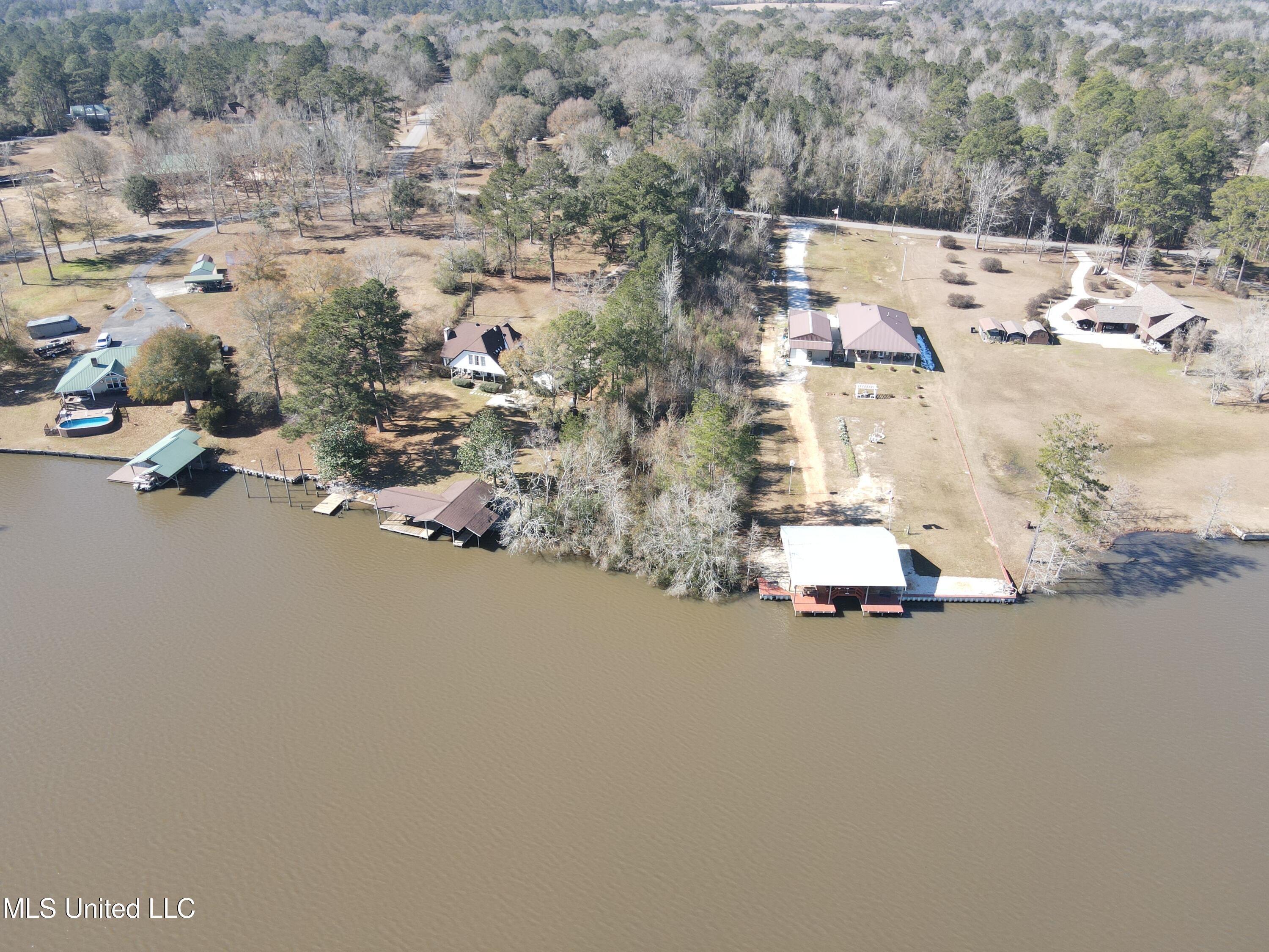 Image 4: Lakefront