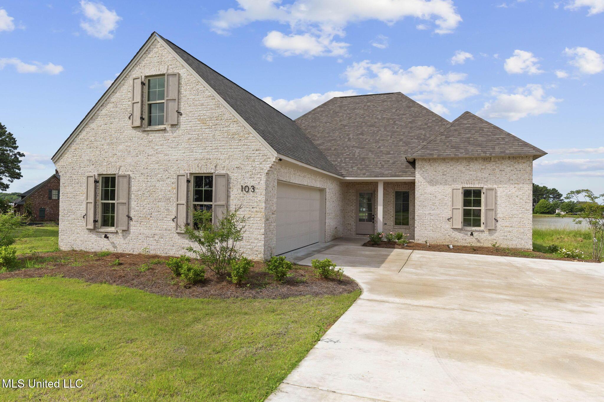 Image 4: 4-web-or-mls-103 Charleston Cv-4